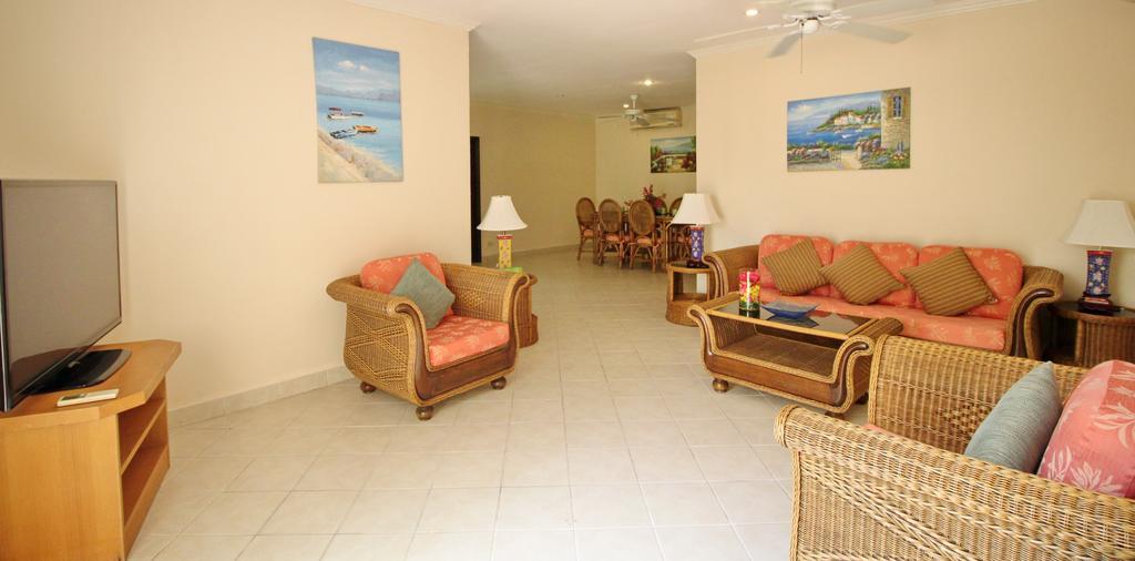 Butterfly Garden Boutique Residences By Frasier, A Lifestyle Destination Apt And Villas 1 To 3 Bedroom Units, 2 Full Bathrooms, Rain Shower, Spa Bath, Complete Kitchen, Staff 24-7,Fast Fiber Optic Wifi, 55" Smart Tv'S, Free Bbq, Pattaya Cameră foto